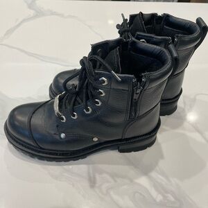 River Road women’s size 9 black leather motorcycle boots with double zippers.